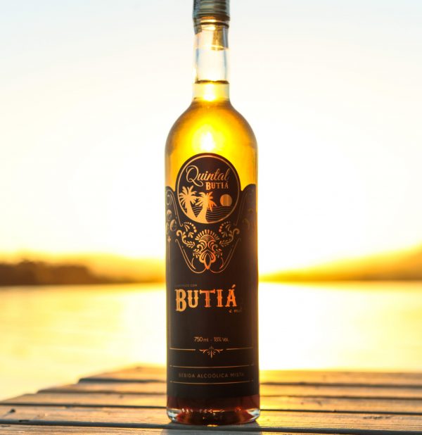 Cachaça de Butiá do Quintal